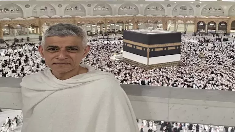 عمدة لندن صادق خان يؤدي مناسك الحج