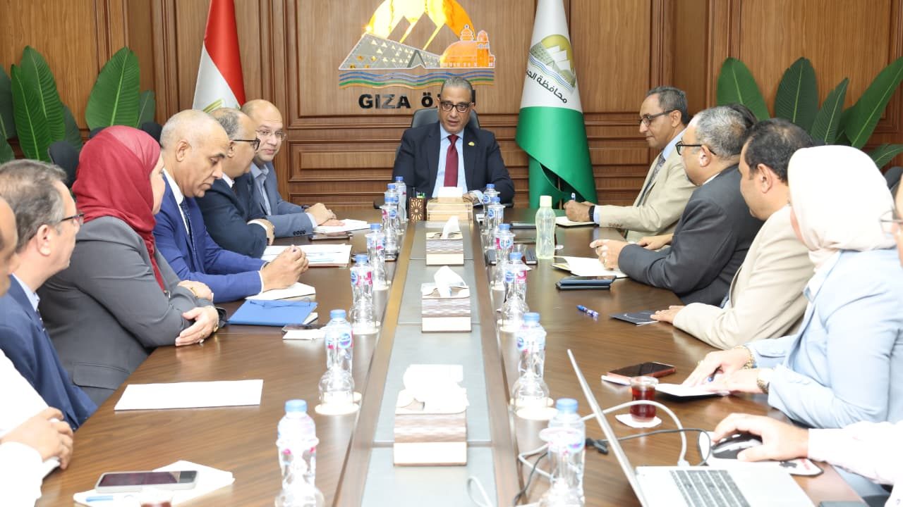 محافظ الجيزة يلتقي وفدًا من وزارة المالية لبحث إطلاق النموذج الوطني للموازنة التشاركية بالمحافظة