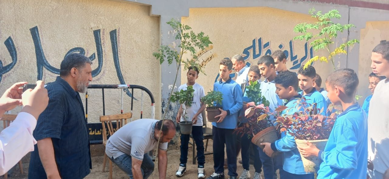 تنفيذ مبادرة اتحضر للأخضر في مدارس المعهد الأزهري المشتركة بإمبابة " صور"