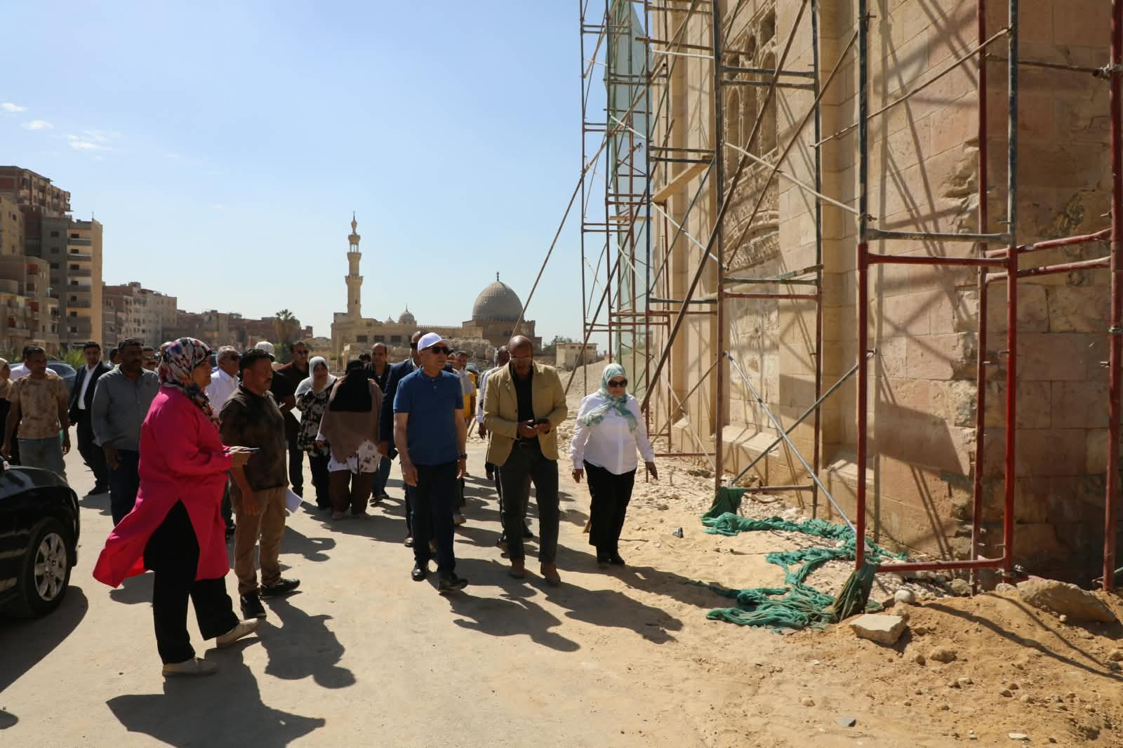 لتحسين البنية الأساسية والمظهر العام .. محافظ القاهرة يتفقد مشروعات تطوير الإمام الشافعي والسيدة عائشة وسور مجرى العيون