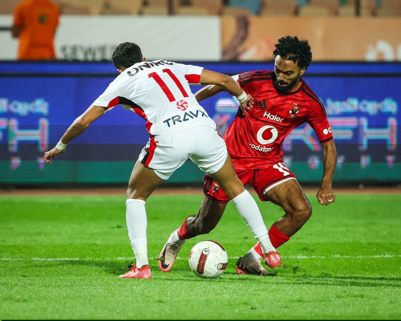 طاقم تحكيم مجهول..  الزمالك يقدم شكوى لاتحاد الكرة ضد لجنة الحكام بسبب أخطاء حكم مباراة القمة