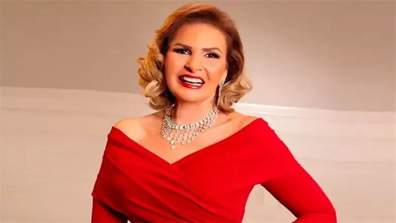 الفنانة يسرا