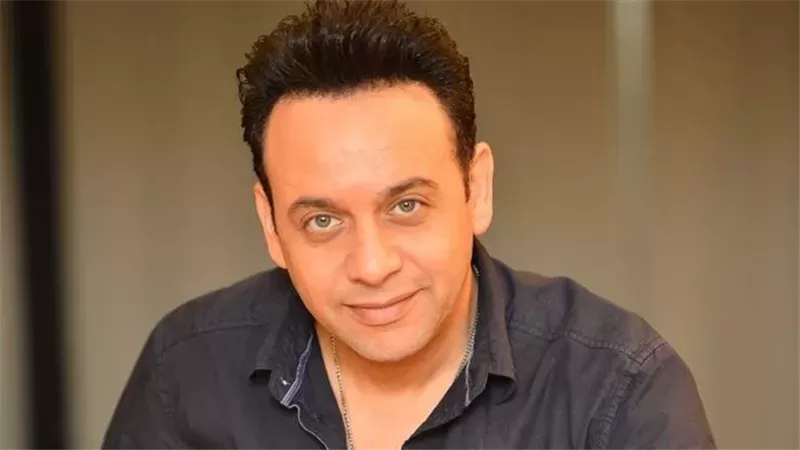 الفنان مصطفى قمر