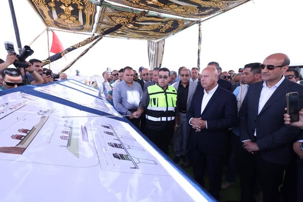 وزير النقل يشهد التشغيل التجريبي لمحور الفشن التنموي ويفتتحه أمام حركة المرور.. تفاصيل