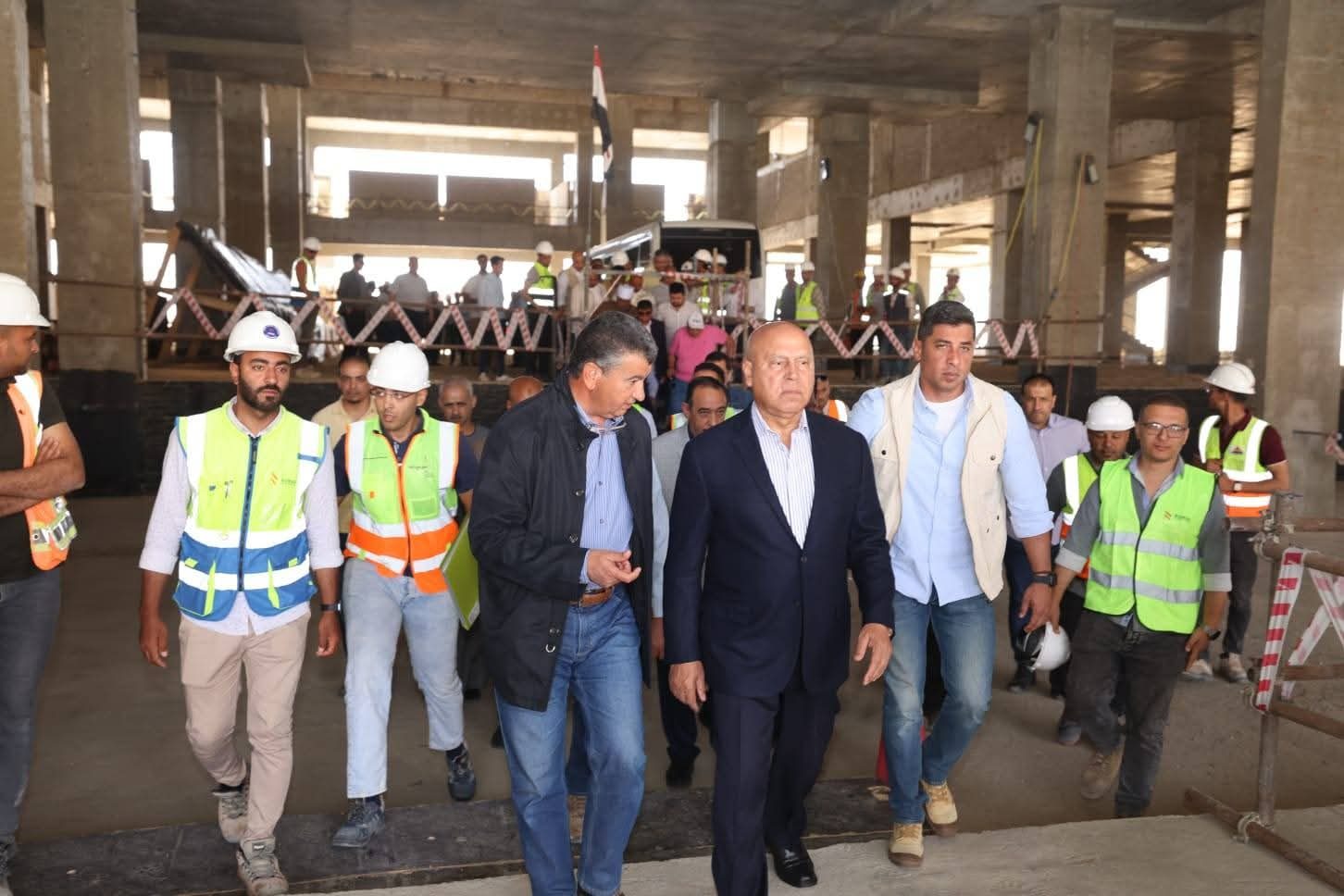وزير النقل يتفقد أعمال الخط الثاني للقطار الكهربائي السريع بالصعيد من ديروط إلى الأقصر