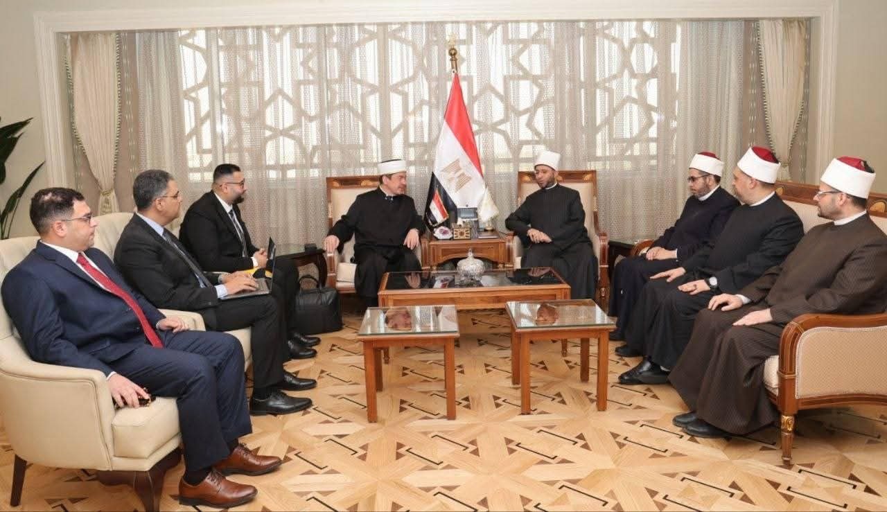 وزير الأوقاف يبحث مع مفتي بولندا تعزيز التعاون الديني والثقافي