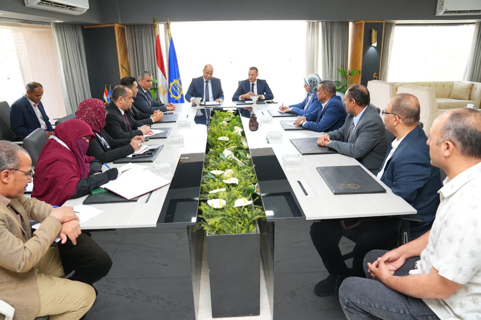 إجتماع محافظ أسوان مع اللجنة الاستشارية