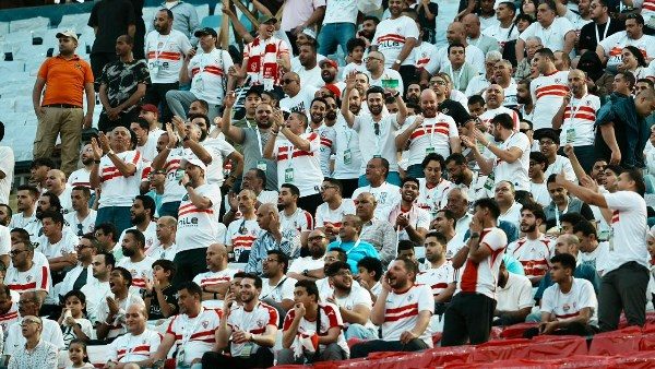 جماهير الزمالك تلتف حول الفريق وتترقب مواجهة سيراميكا الحاسمة على لقب الدوري