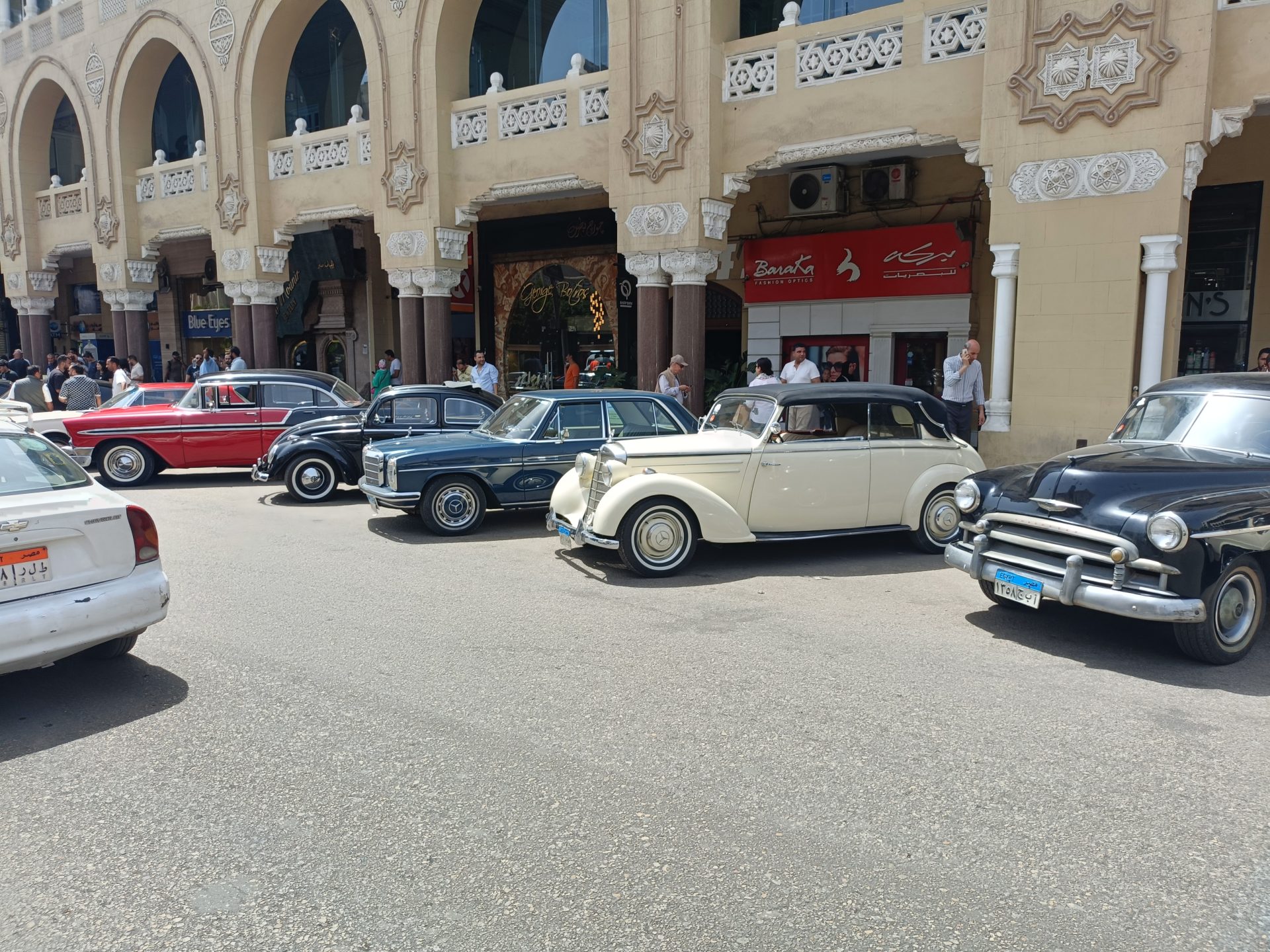 من غرناطة إلى شارع بغداد.. مهرجان للسيارات الكلاسيكية في شوارع مصر الجديدة