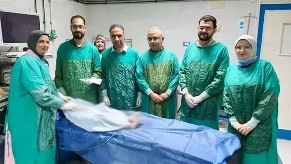 إستخراج مسمار معدني من طفلة عمرها عامين