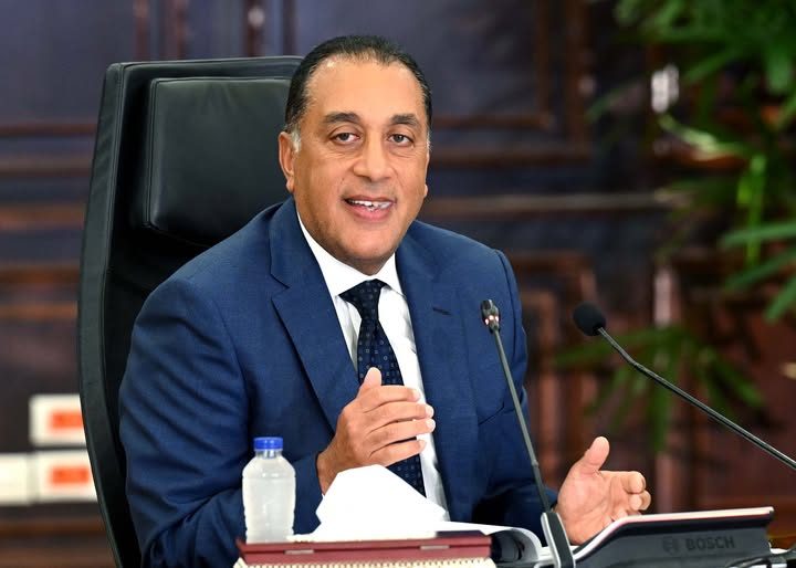 مدبولي يشيد بجهود اللجنة الطبية بمجلس الوزراء في تنفيذ القوافل