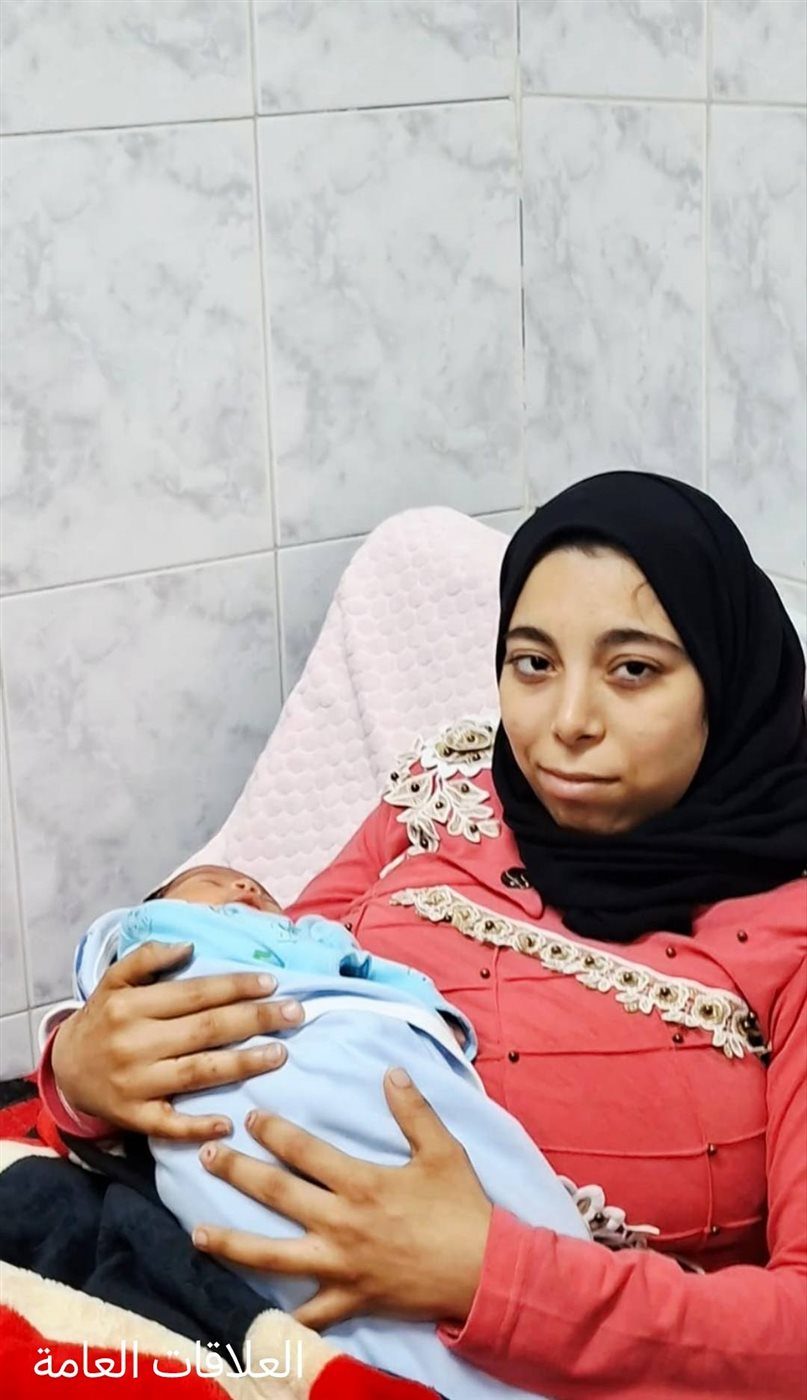 الرضيعة ووالدتها