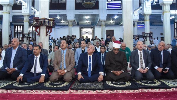 محافظ الإسكندرية يؤدي صلاة العيد
