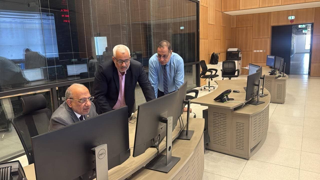 الدكتور محمود عصمت وزير الكهرباء والطاقة المتجددة