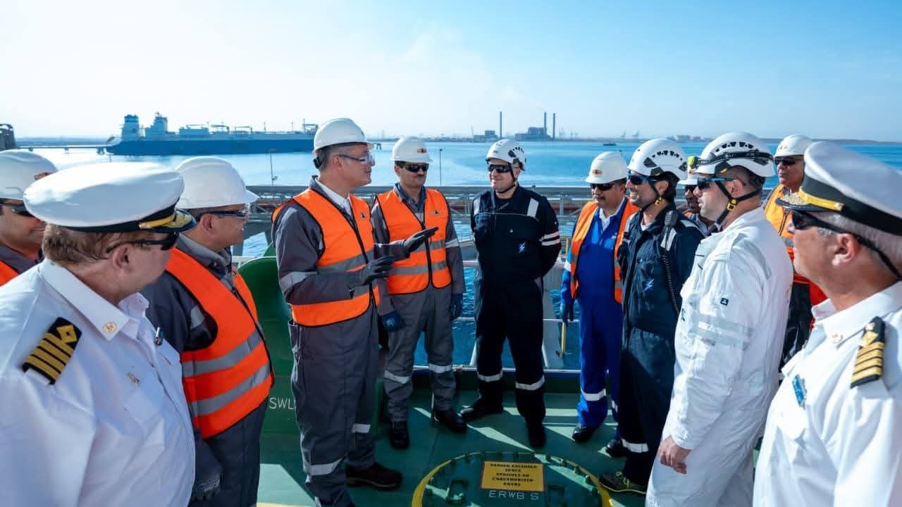 من سفن التغييز بالعين السخنة.. وزير البترول: جاهزون لتأمين احتياجات الدولة من الغاز خلال الصيف