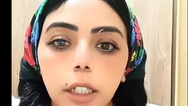 الفتاة