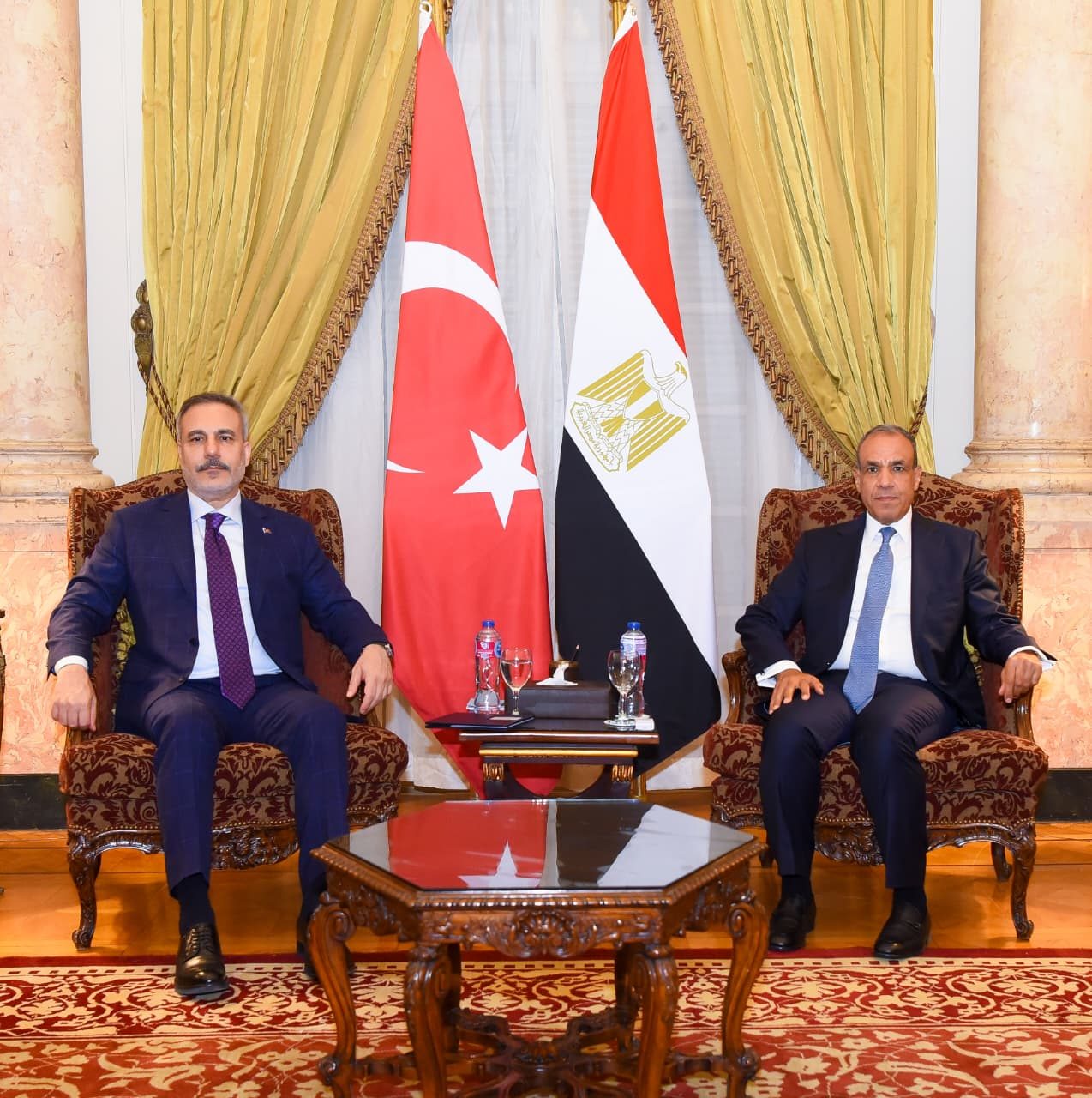 بدر عبد العاطي وهاكان فيدان يبحثان تعزيز العلاقات المصرية التركية بالقاهرة