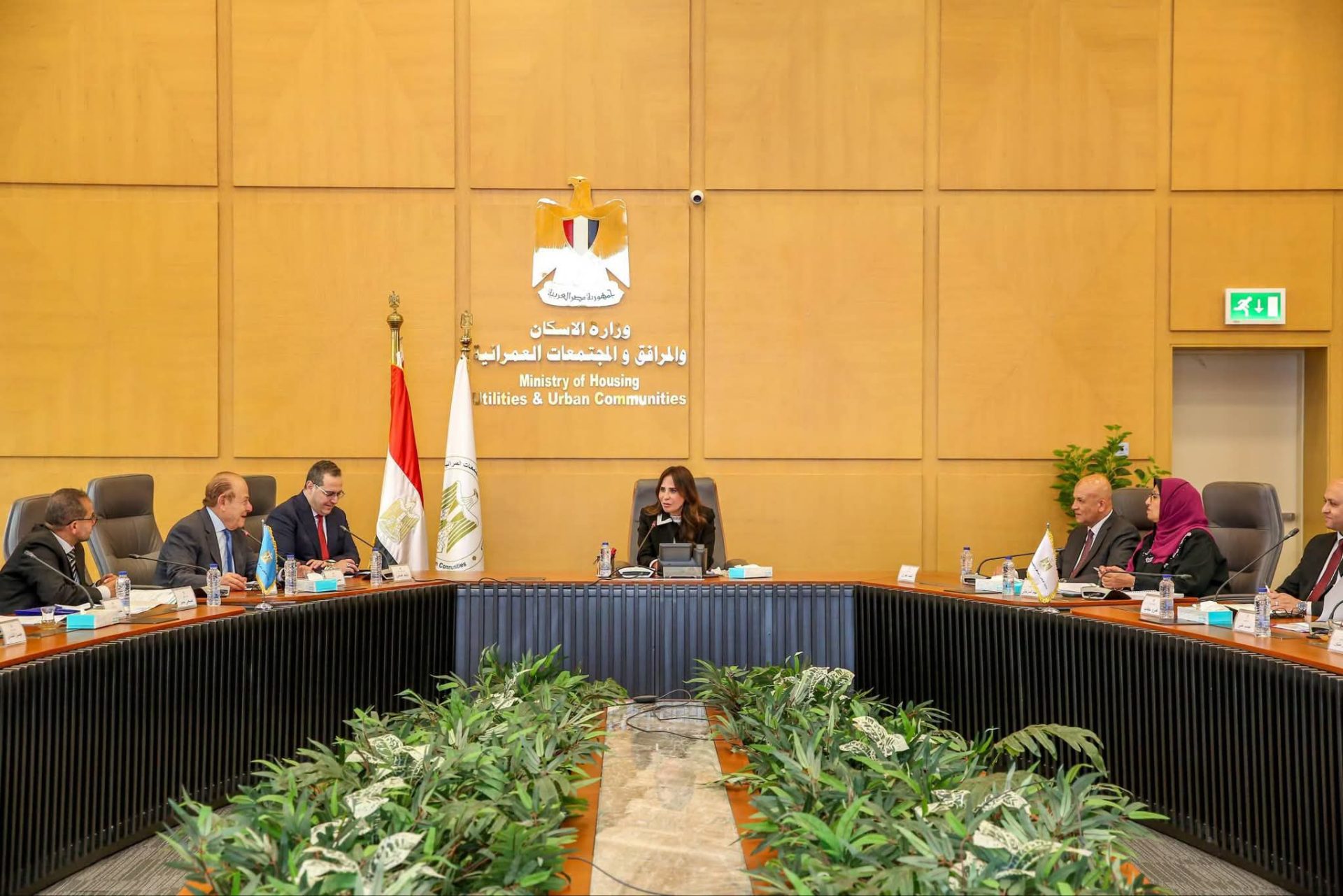 وزيرة الإسكان تبحث مع مستثمري العاشر من رمضان دعم الصناعة وتذليل المعوقات