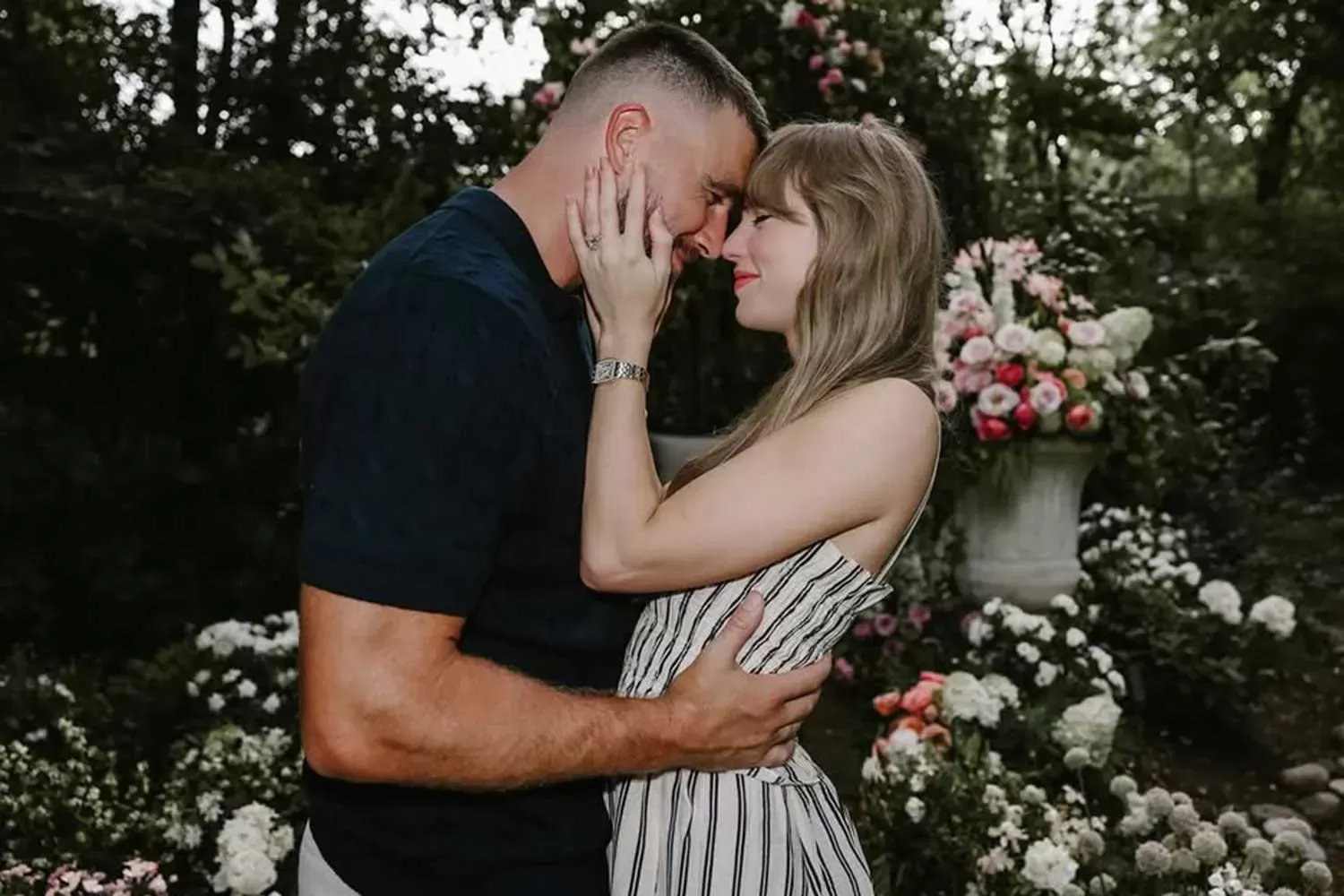 Taylor Swift وTravis Kelce
