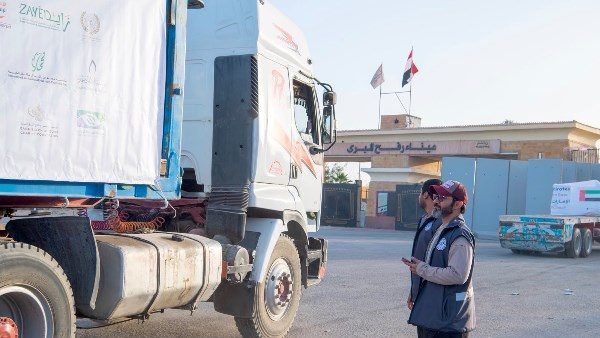 قوافل مساعدات إماراتية