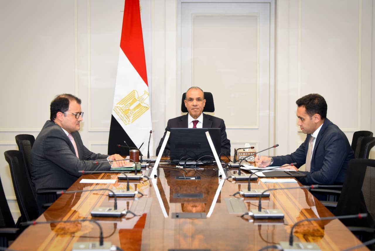 وزير خارجية سيشل يشكر مصر لمنحها أجهزة لاب توب