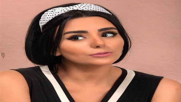 شبيهة السندريلا.. وفاة والد الفنانة إيمان سلامة