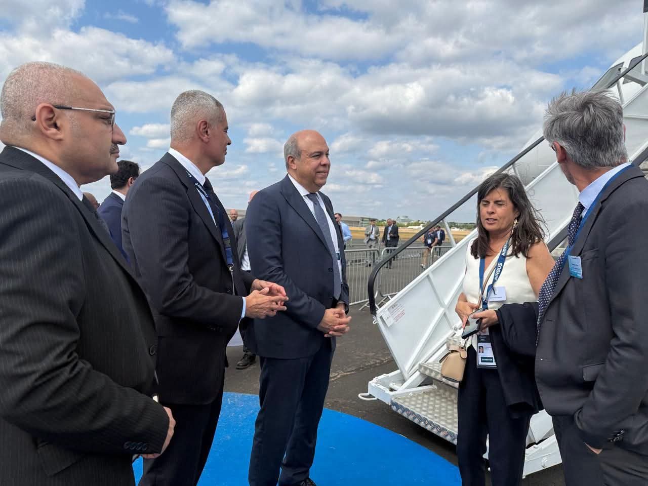 تسليم طائرات A350 ..اجتماع بين وزير الطيران وقيادات إيرباص لبحث تطوير أسطول الناقل الوطني
