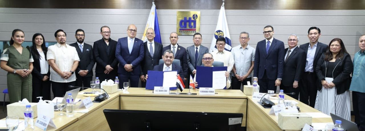 وزير الخارجية يشارك في مائدة مستديرة مع كبار رجال الأعمال الفلبينيين وممثلي غرفة التجارة والصناعة الفلبينية