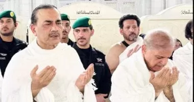 رئيس وزراء باكستان في الكعبة