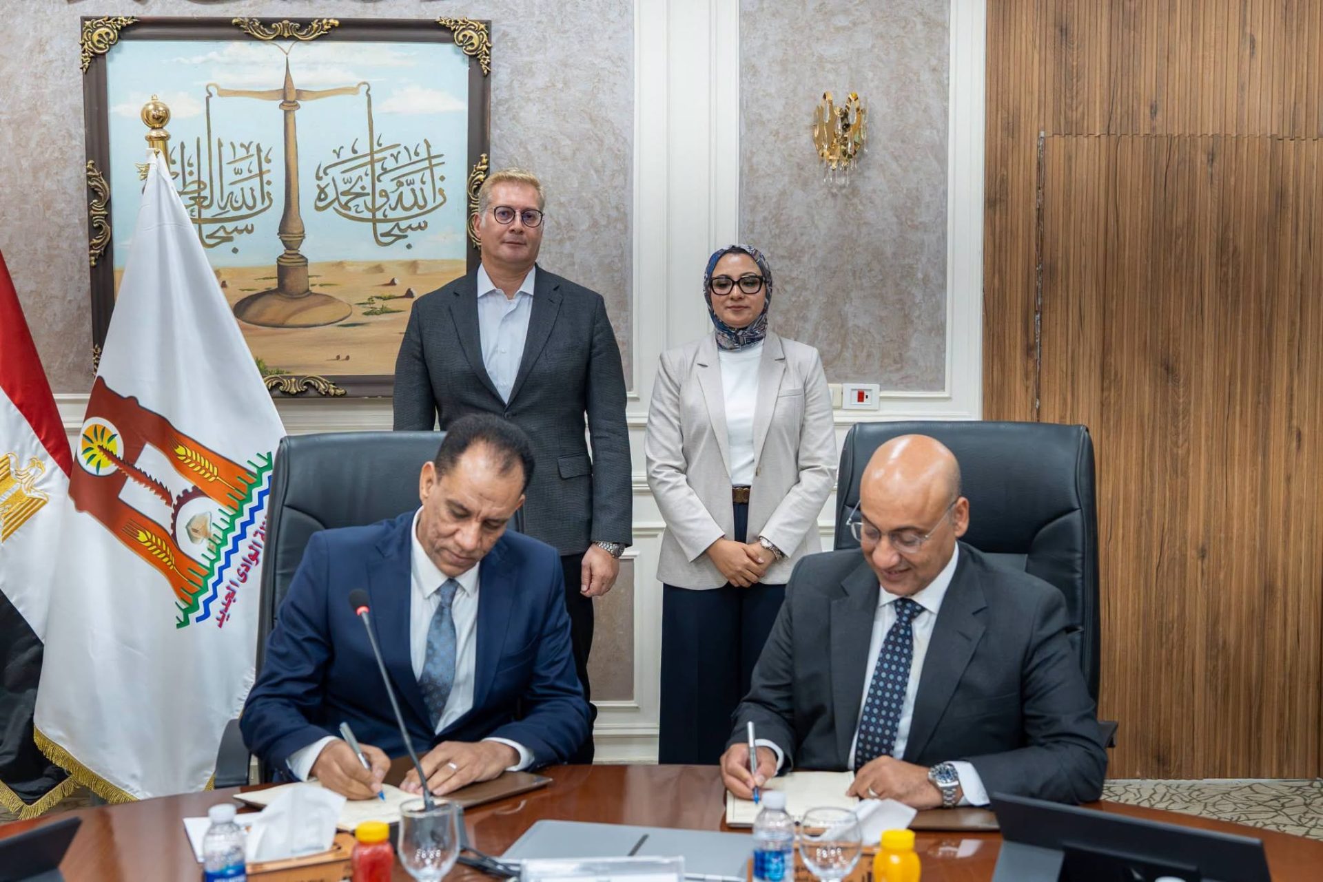 أثناء التوقيع