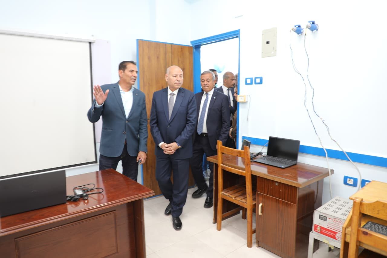 محافظ القاهرة يفتتح أعمال تطوير مدرسة مصرف أبو ظبي الإسلامى