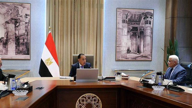 خلال الاجتماع