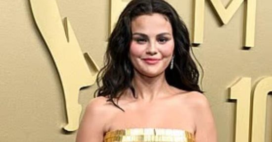 سيلينا جوميز وكريستين بيل تظهران بإطلالات ساحرة فى حفل جوائز Emmy