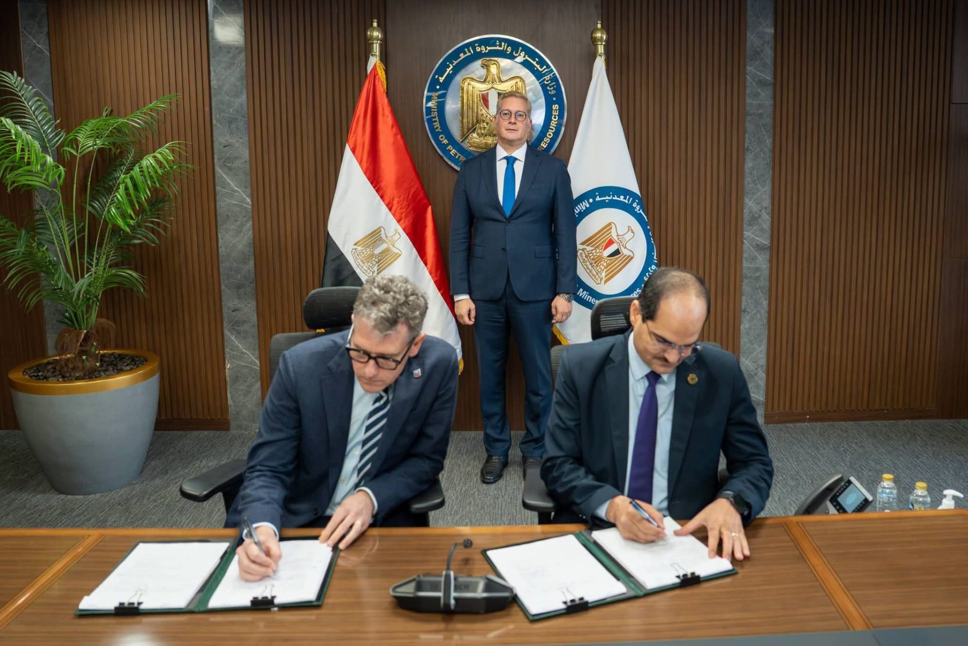 لتوفير موارد جديدة واكتشافات واعدة.. مصر توقع اتفاقية مع «شيفرون» للبحث عن الغاز والزيت بالبحر المتوسط باستثمارات 88 مليون دولار