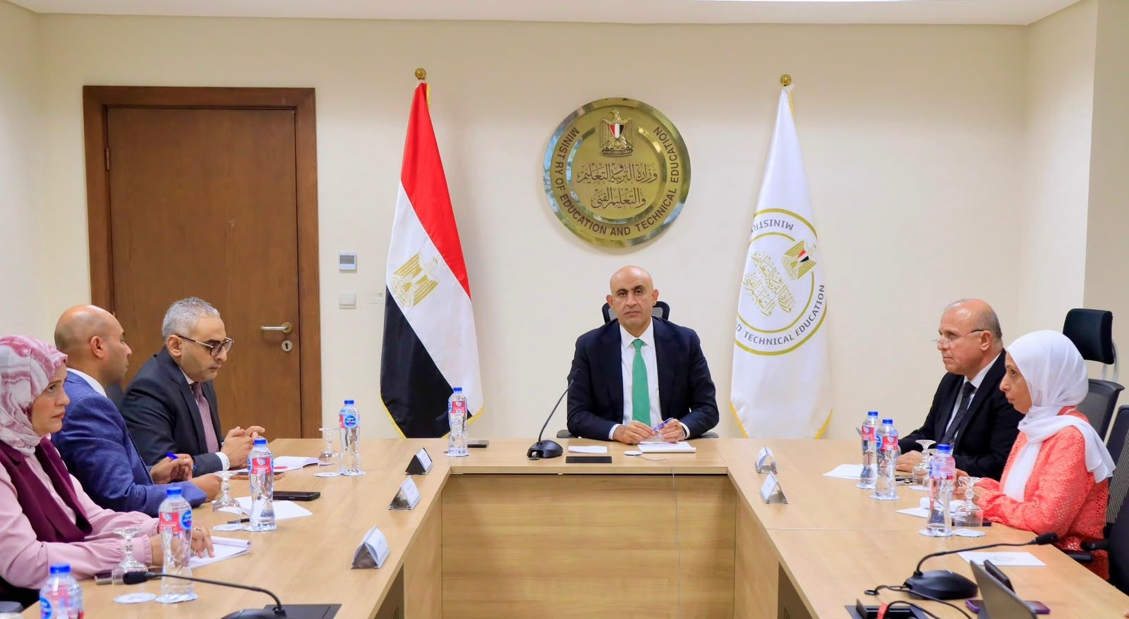 وزير التربية والتعليم يعقد اجتماعا عبر الفيديو كونفرنس مع مديرى ووكلاء المديريات التعليمية على مستوى الجمهورية لمتابعة انتظام العملية التعليمية