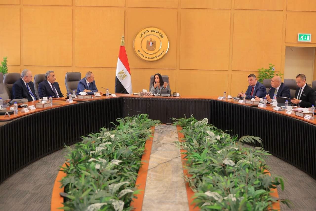 وزيرة التضامن تترأس اجتماع تأمين الأسرة وتعلن استجابة 24 ألف مدين بالنفقة لسداد 275 مليون جنيه