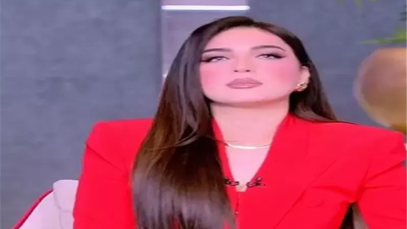 الإعلامية ياسمين عز
