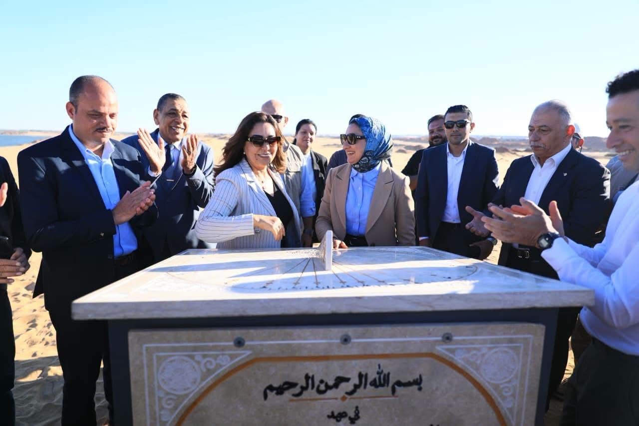 وزيرة التنمية المحلية ومحافظ الوادي الجديد تضعان حجر الأساس لمشروع تطوير بحيرة موط والغابة الشجرية بالداخلة