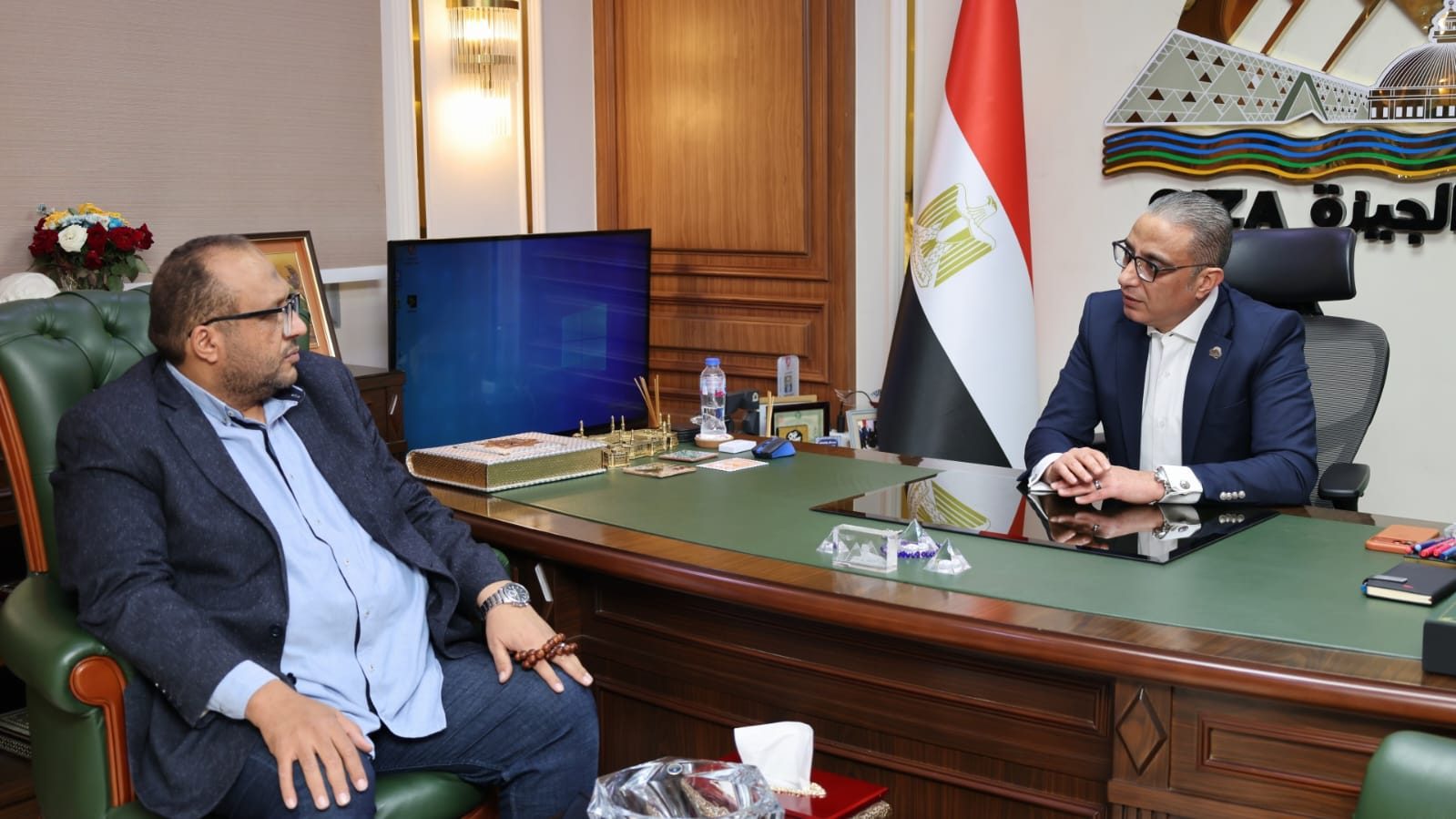 محافظ الجيزة يلتقي رئيس شركة مياه الشرب والصرف الصحي عقب تكليفه لمناقشة ملفات العمل والتحديات