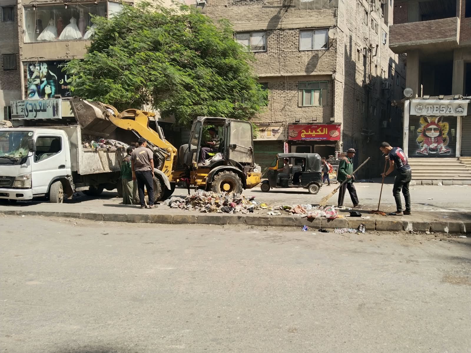 حملات مكثفة لرفع كفاءة النظافة بشارع عثمان محرم بنطاق حي الطالبية والعمرانية بالجيزة