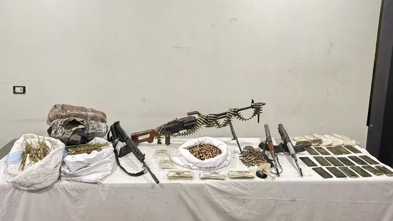 ضبط 6 حقائب بداخلها 52 قطعة سلاح آلي بأحد القطارات بمحافظة قنا