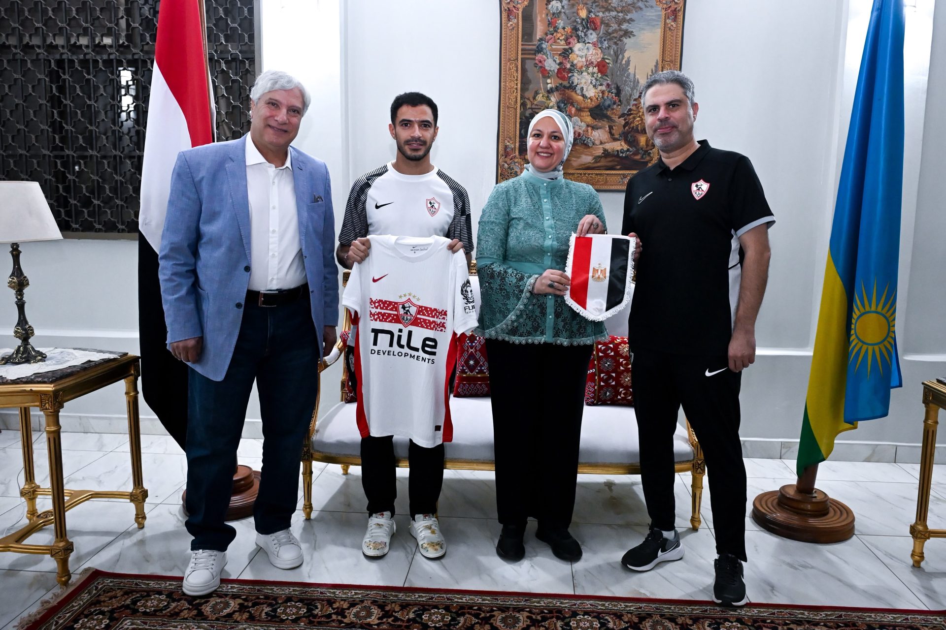 سفيرة مصر في رواندا تقيم حفل عشاء لبعثة الزمالك في كيجالي عقب التفوق الأفريقي