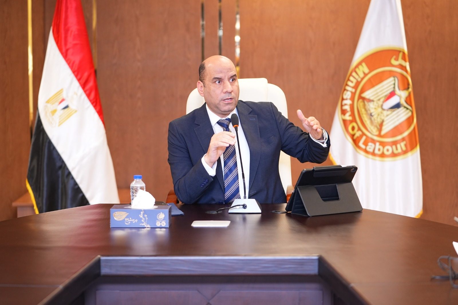 وزير العمل يترأس اجتماع المجلس الأعلى للتشاور الاجتماعي ويناقش تعديلات مقترحة على قانون المنظمات النقابية
