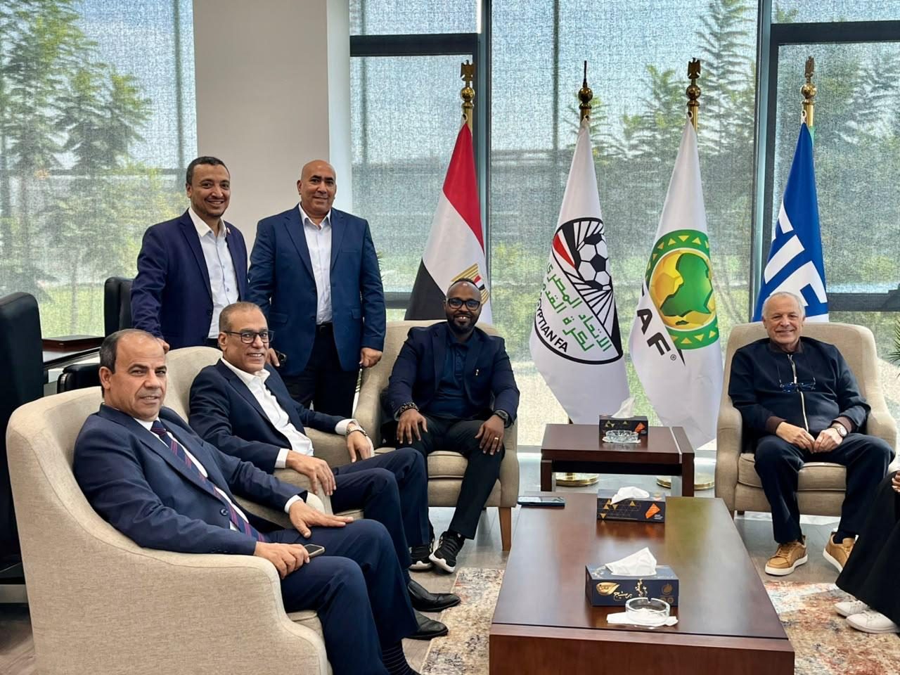أبو ريدة يستقبل وفد فيفا لمناقشة الحوكمة المالية وورشة الانتقالات الدولية
