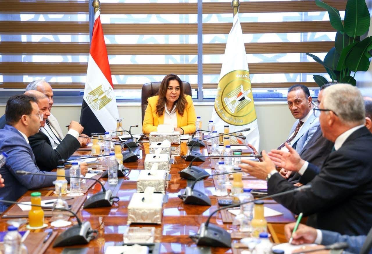 لبحث احتياجات المواطنين.. وزيرة التنمية المحلية والبيئة تلتقي عدد من أعضاء مجلس النواب محافظتي المنيا وقنا